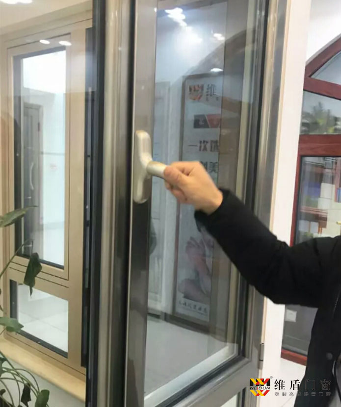 內開、內倒方式，適合北方地區消費者